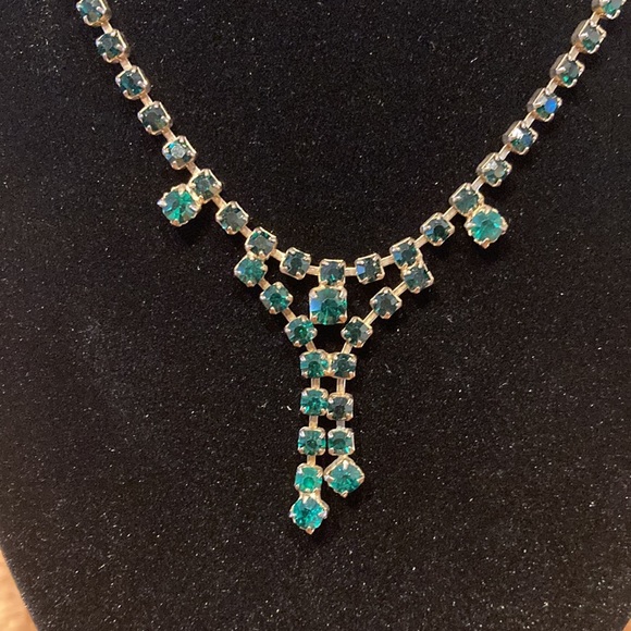Vintage green rhinestone choker.  9 in. - Picture 2 of 3